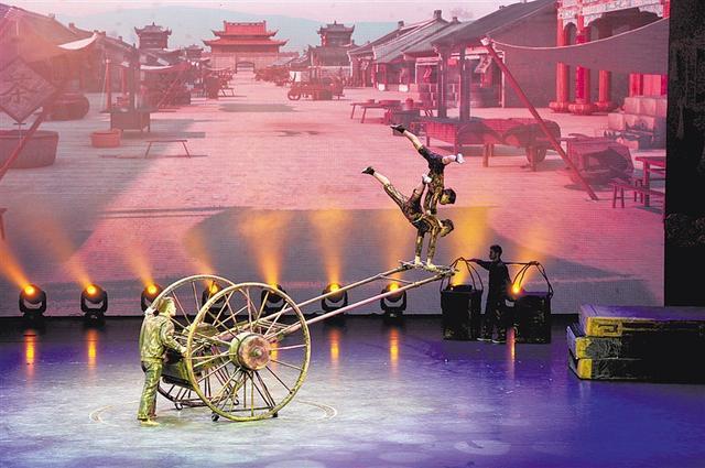首届中国杂技春晚炫亮“民俗风”