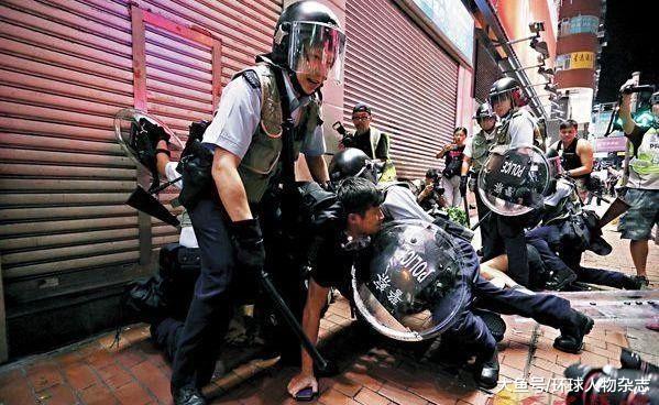 他曾是香港警队之光 如今拍片抹黑警察 这个老牌tvb艺人彻底糊了 国际资讯 八戒游戏