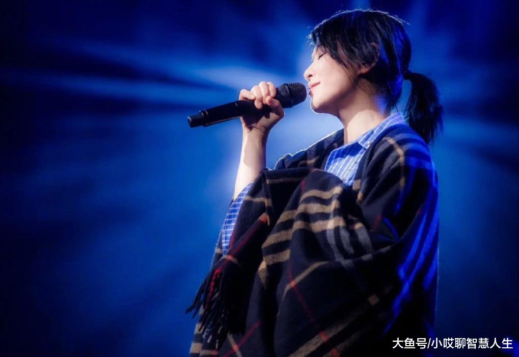 49岁刘若英太美了,仅仅剪了款短发美成少女感,未修图更是撩人