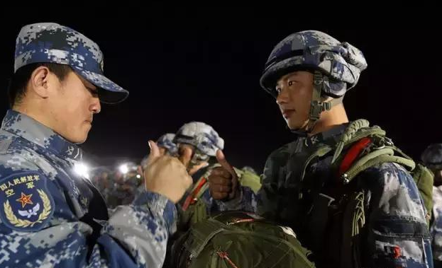 出有错, 那便是我们中国空降兵的脚!
