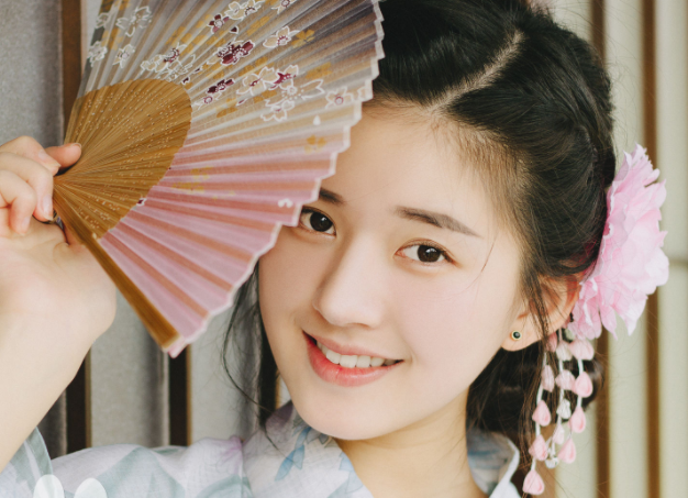 本以为赵露思没刘海够美了,直到看到了刘海照,仙女颜值啊!