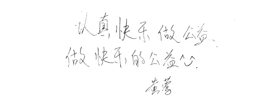 42岁保安也能开画展?背后的她道,胡想照样要有的