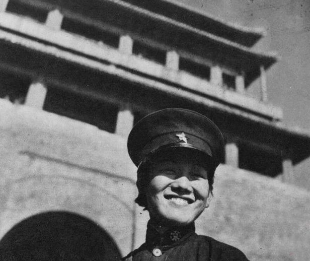 民国的女警察什么样 日本人偷拍了照片 图6是真实的汉奸女警察 动漫资讯 娱乐新闻网