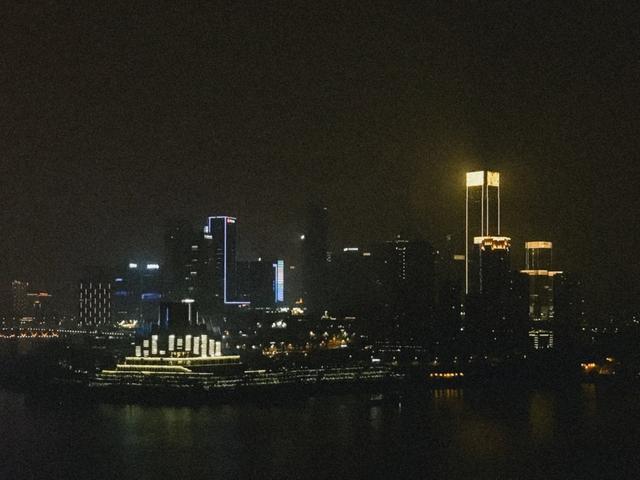 重庆平易近宿 | 相逢朝天门江景影院房