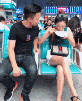 爆笑gif:你这按摩力气不行啊,劲得在大点