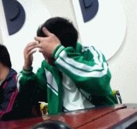 爆笑gif:你这是想玩死你老娘啊,不知道我腰不好啊?