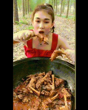 搞笑gif趣图:一开始我想打这男的,后来我想法变了!