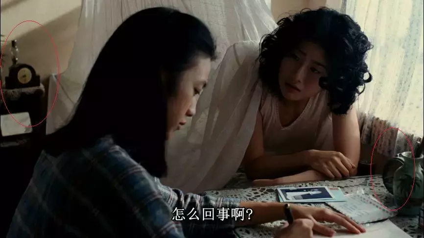 李何在《色戒》里埋藏的雄厚而松散的时候线索