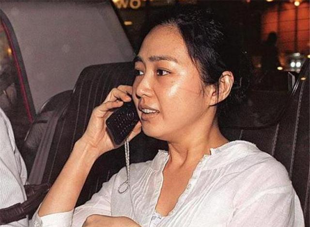刘德华53岁妻子朱丽倩:被天王宠了30多年,过得到底有多幸福