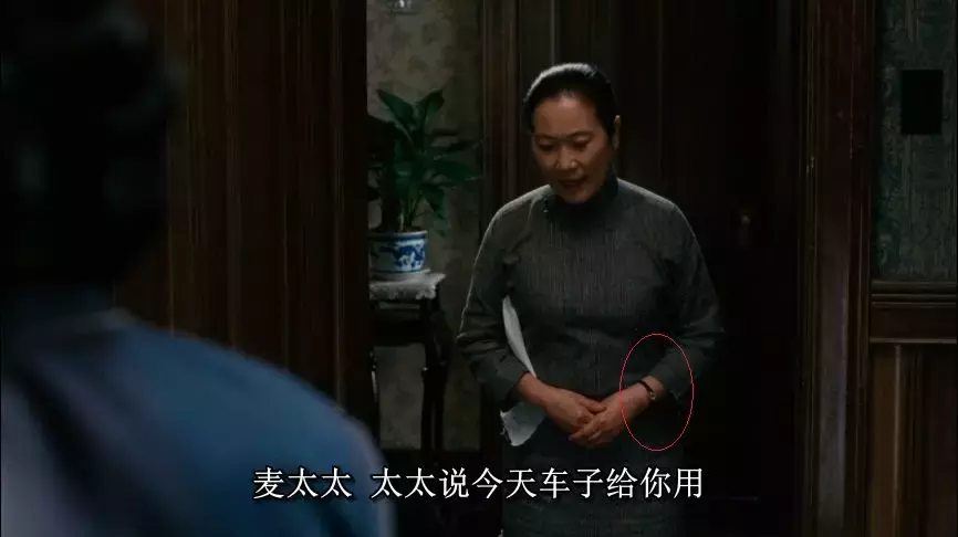 李何在《色戒》里埋藏的雄厚而松散的时候线索