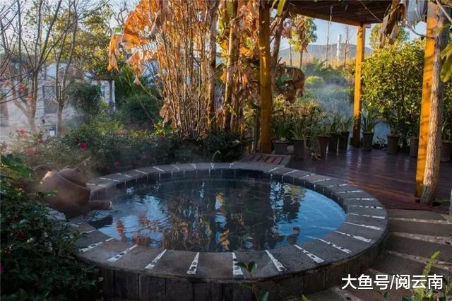 无论是度假还是放松身心,静静的泡在池中,享受天然硫磺泉带来的身心