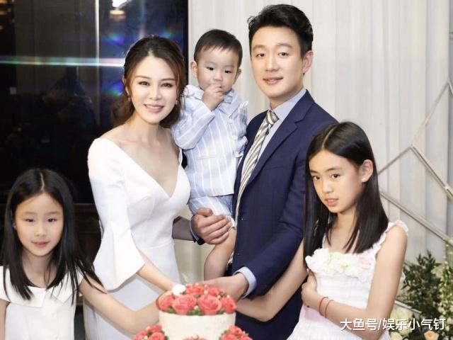 佟大为凑齐九宫格,表白关悦:婚礼11年的纪念日,永远爱