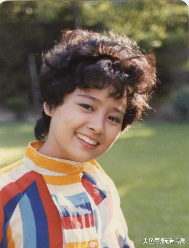 57岁陈冲和61岁张瑜照片,一个结婚生女,一个至今还是单身