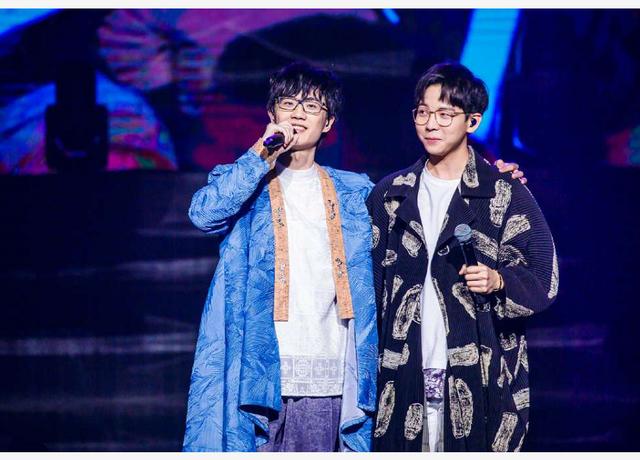 许嵩胡夏同台唱一首歌,两人组合绝配,知否歌曲再次回归