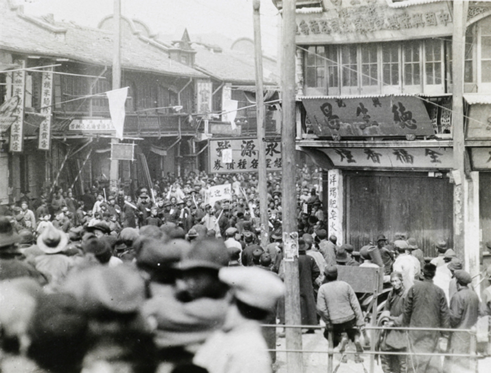 1927年的上海老照片:永安百货,忙碌的工厂,欢迎军队的