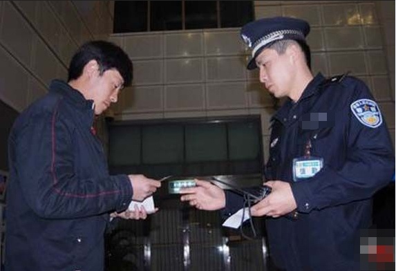 出入火车站如果被警察要求查手机 能不给吗 退休警察道出实情 汽车资讯 娱乐新闻网
