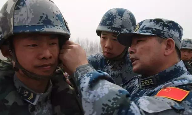 出有错, 那便是我们中国空降兵的脚!