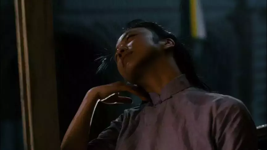 李何在《色戒》里埋藏的雄厚而松散的时候线索
