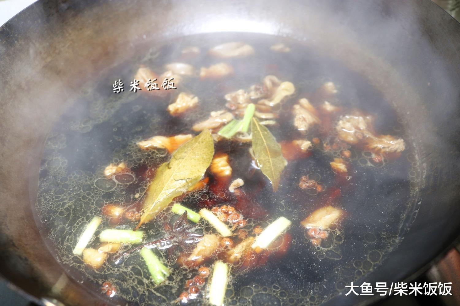 红烧牛肉里, 如许做太好吃, 每次一碗吃不敷, 比里面购的好吃!