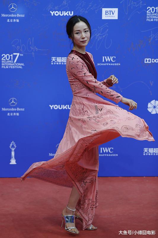 薛凯琪颁奖典礼骂江一燕不要脸,余文乐的表情亮了:我太难了!
