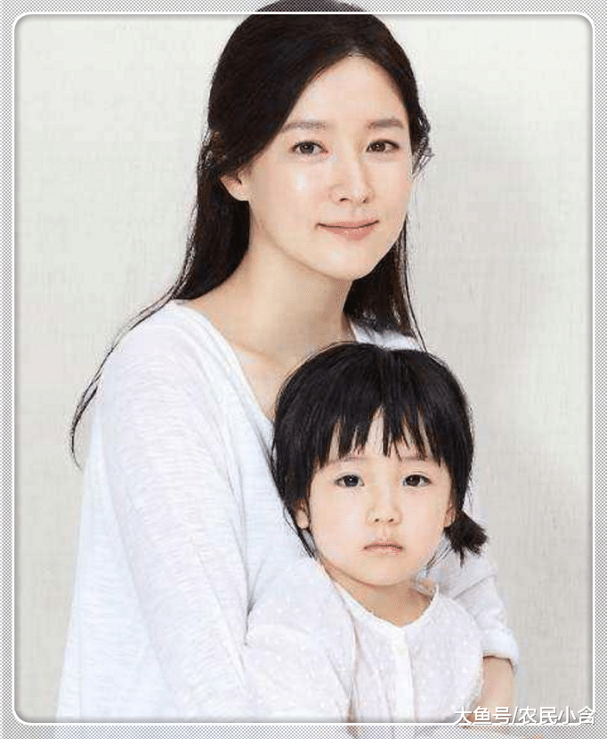 "大长今"李英爱的女儿越长越漂亮,清新可人,基因太强大了