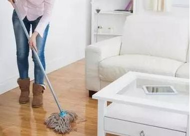 成天“拖地”还是脏呼呼, 水里兑点这东西, 干净锃亮能反光!