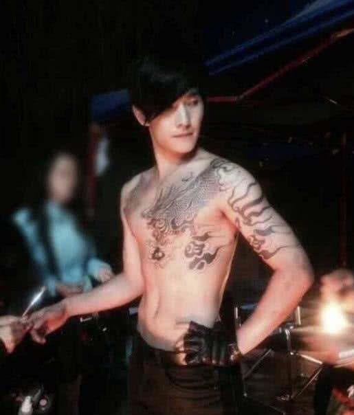 男星纹身:郑伊健的过肩龙,陈伟霆的穷奇,都输给了他的