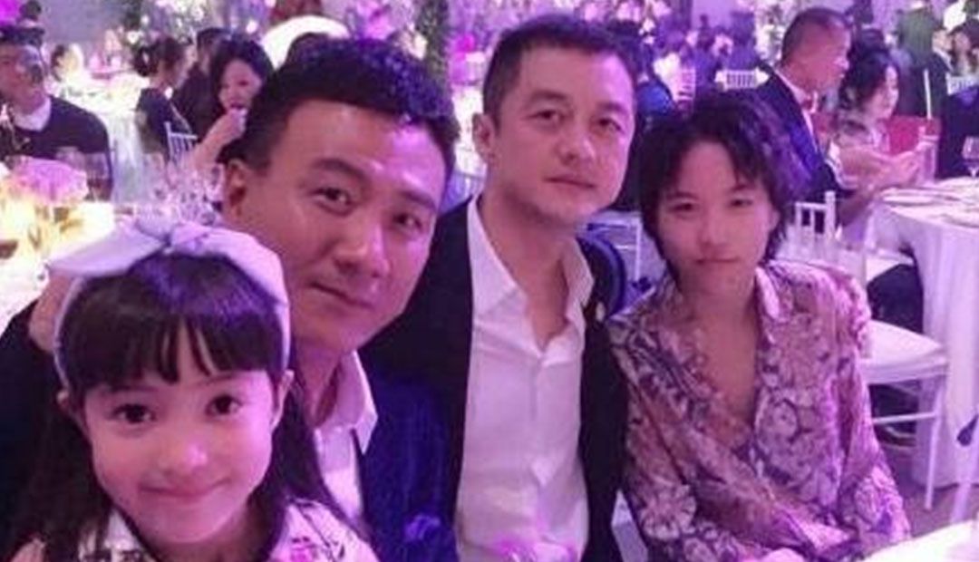 有网友扒出了李亚鹏接受采访聊王菲的视频,在接受采访时,李亚鹏被问