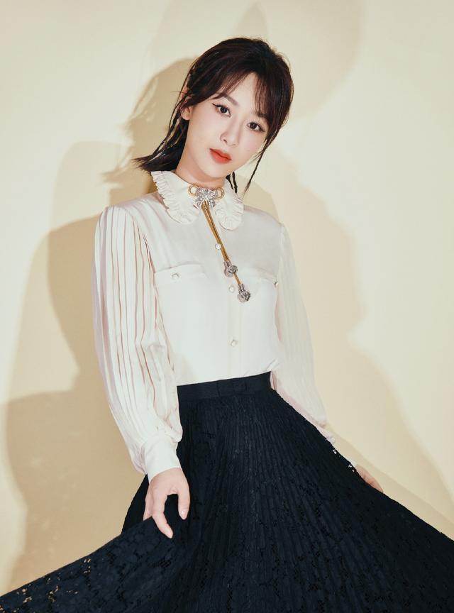 杨紫新造型惹"粉丝争议",一套miumiu一套gucci评价各不同?