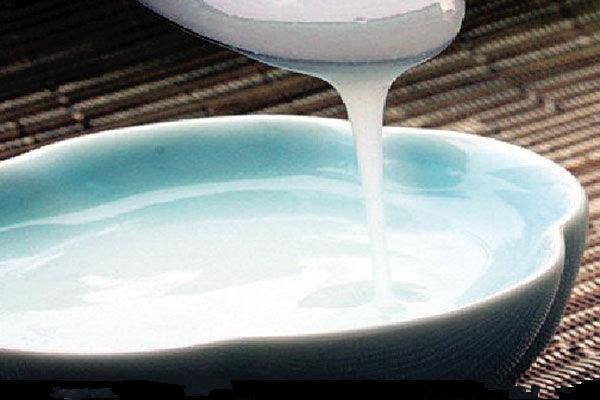 吊兰养护别买肥, 用这“2种”小东西, 长长就成绿瀑布!