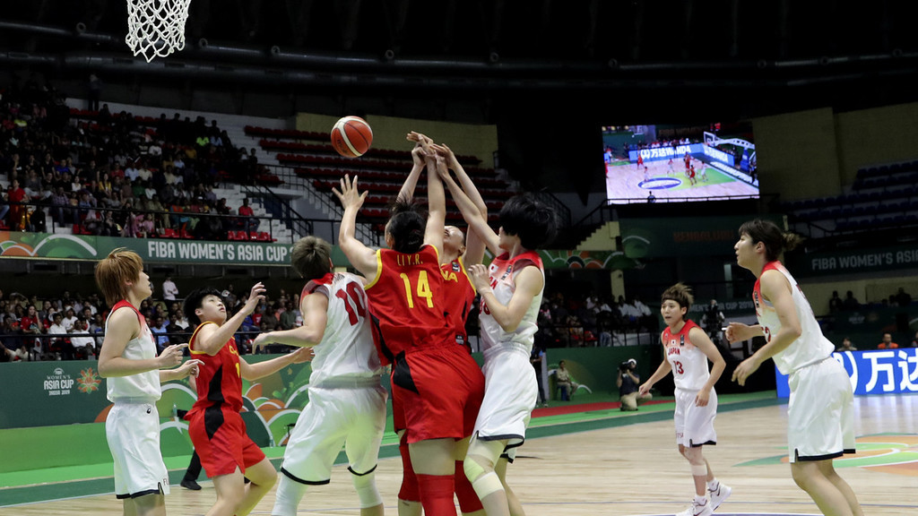 惜败！中国女篮以3分之差不敌日本队，屈居亚军