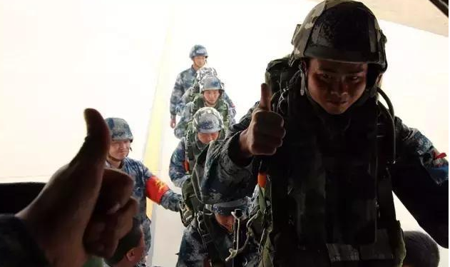 出有错, 那便是我们中国空降兵的脚!