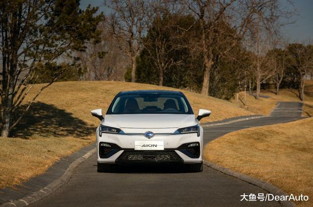 Model 3年夜贬价,但我的目光照样被那款车吸走了!