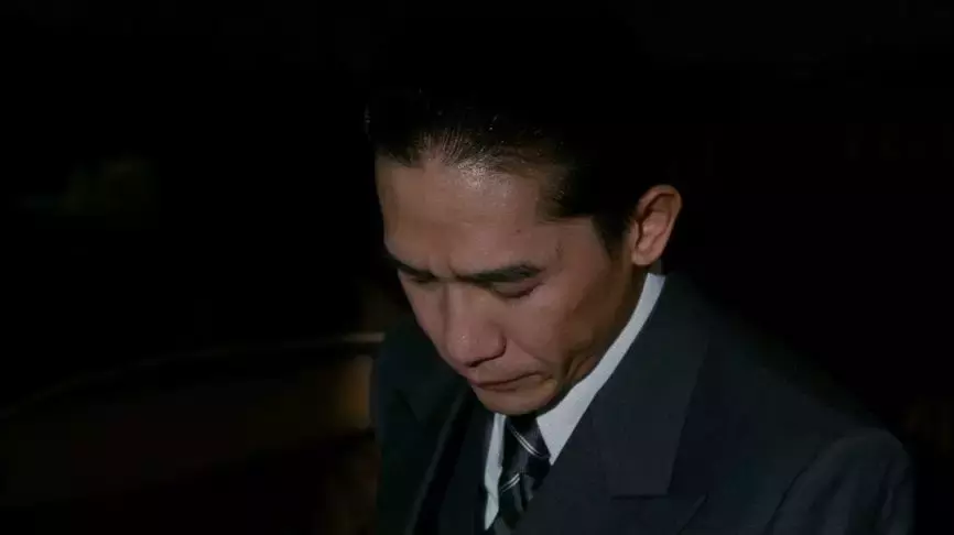 李何在《色戒》里埋藏的雄厚而松散的时候线索
