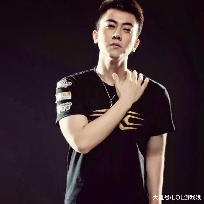 lol: 蛇哥狂秀老职业选手实力 或将摘夺虎牙solo赛冠军之位?
