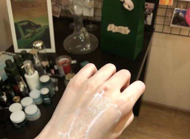 大家还在用洗面奶洗脸吗 皮肤科医生偷偷教我一招 脸越洗越白嫩 娱乐资讯 早游戏