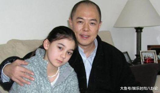 张铁林与波兰前妻的女儿张月亮近照,很美但不像爹也不