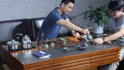 枸杞搭一草，泡茶喝，好处胜个伟哥，媳妇认怂