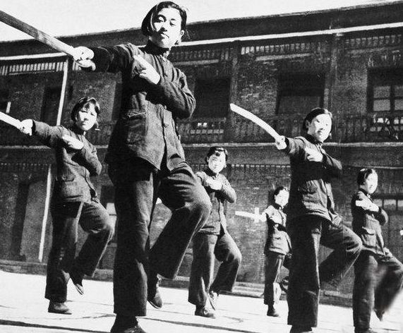 民国的女警察什么样 日本人偷拍了照片 图6是真实的汉奸女警察 娱乐资讯 娱乐新闻网