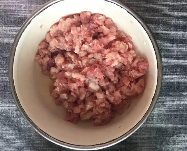 3斤辣椒1斤肉, 锅里一煮成辣酱, 能吃一年!