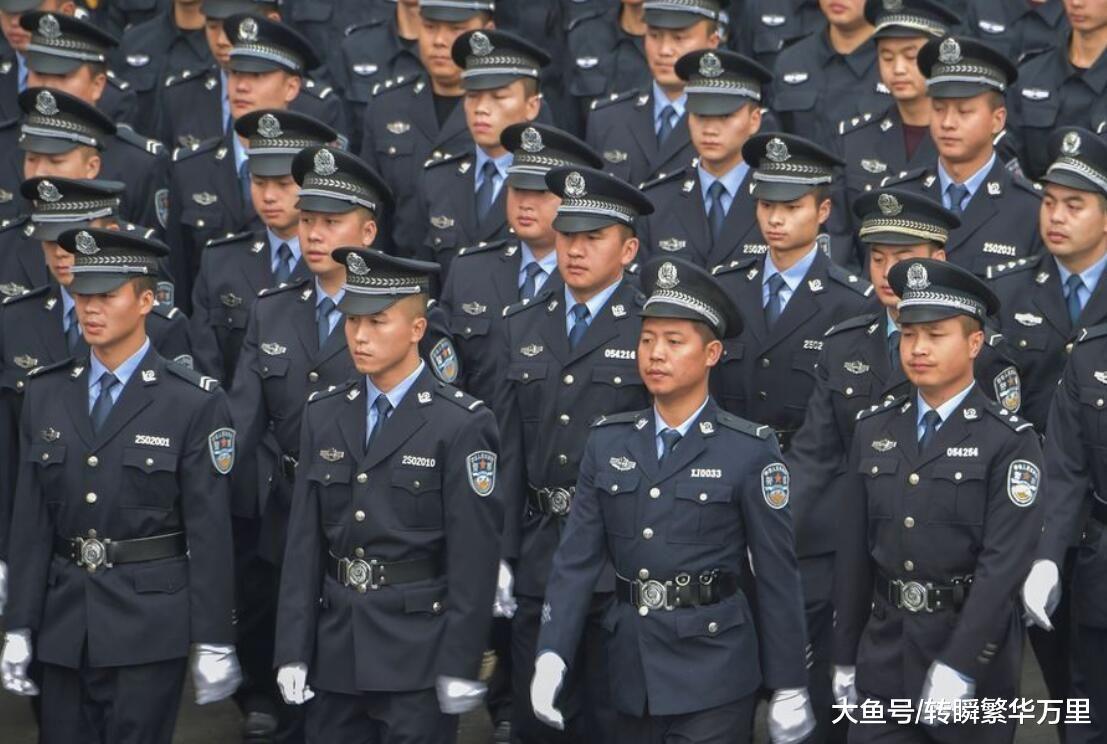 中国警察先后更换了7次警服 到底如何出现了藏青色警服 历史资讯 八戒游戏
