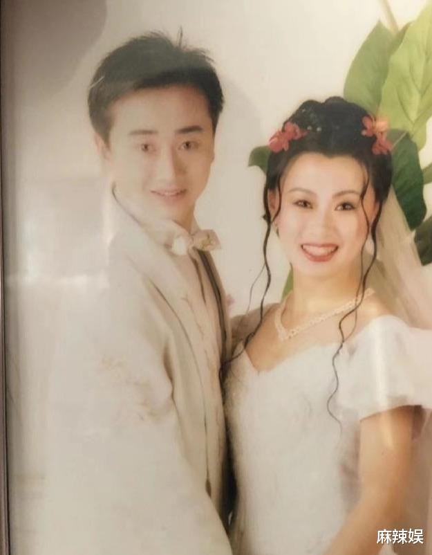 年轻时候的闫光明赵海燕,颜值都很高,十分般配.