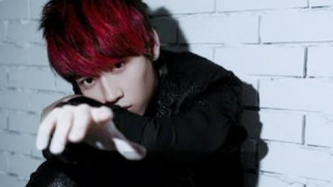 我们热爱和平，若有人挑事端，迟早降服他