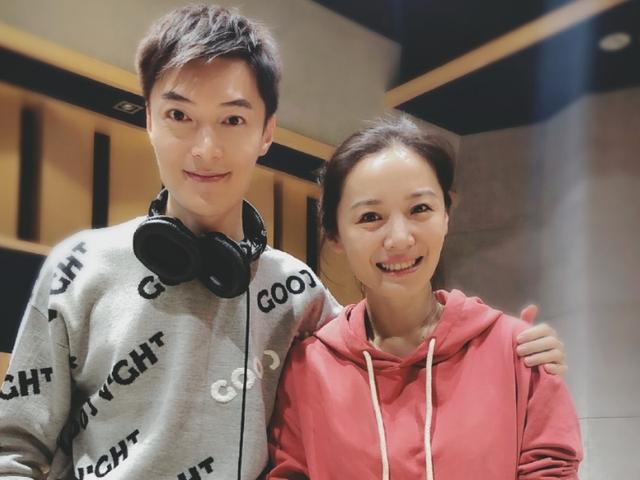 杨静儿尽管形象突出,但是作为一个老演员,她却十分的敬业