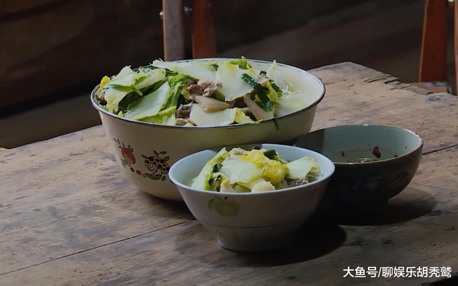 《变形计》农村妈下厨做大餐,当饭菜上桌那一刻,网友直呼:恶心