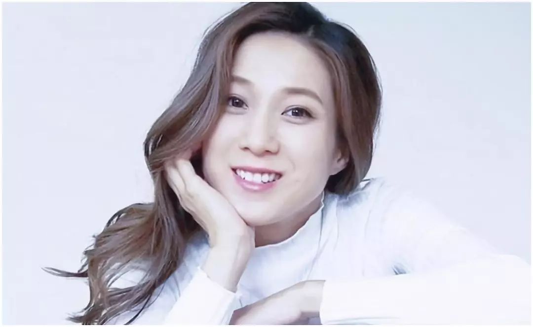 前tvb当红花旦钟嘉欣二胎后依旧少女网民:不像是两个孩子的妈