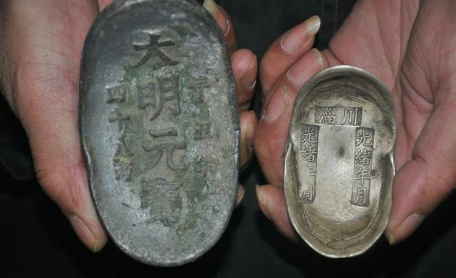 男子岸边捡到 神秘黑色箱子 苦等失主多天 最终却十分尴尬 历史资讯 八戒游戏
