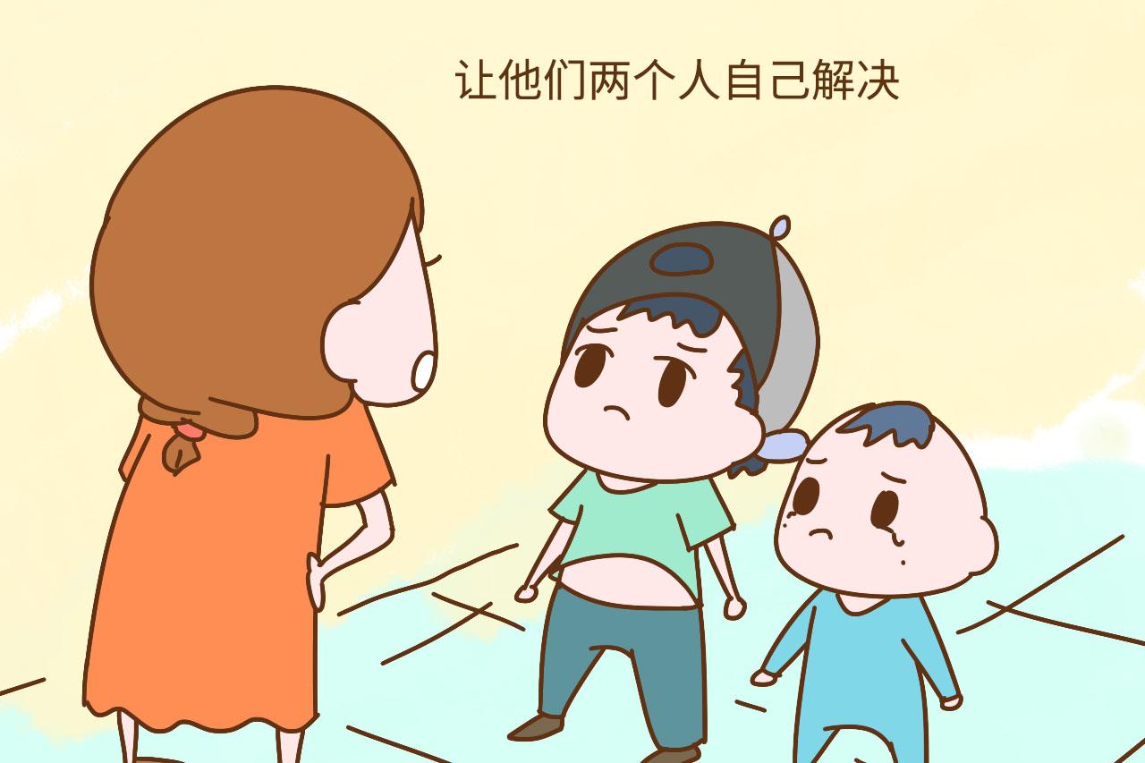 家里的两个孩子总打架，这位妈妈的做法很机智，值得学习