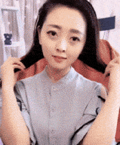 搞笑gif:大嘴吞拳头,真是好厉害的妹子