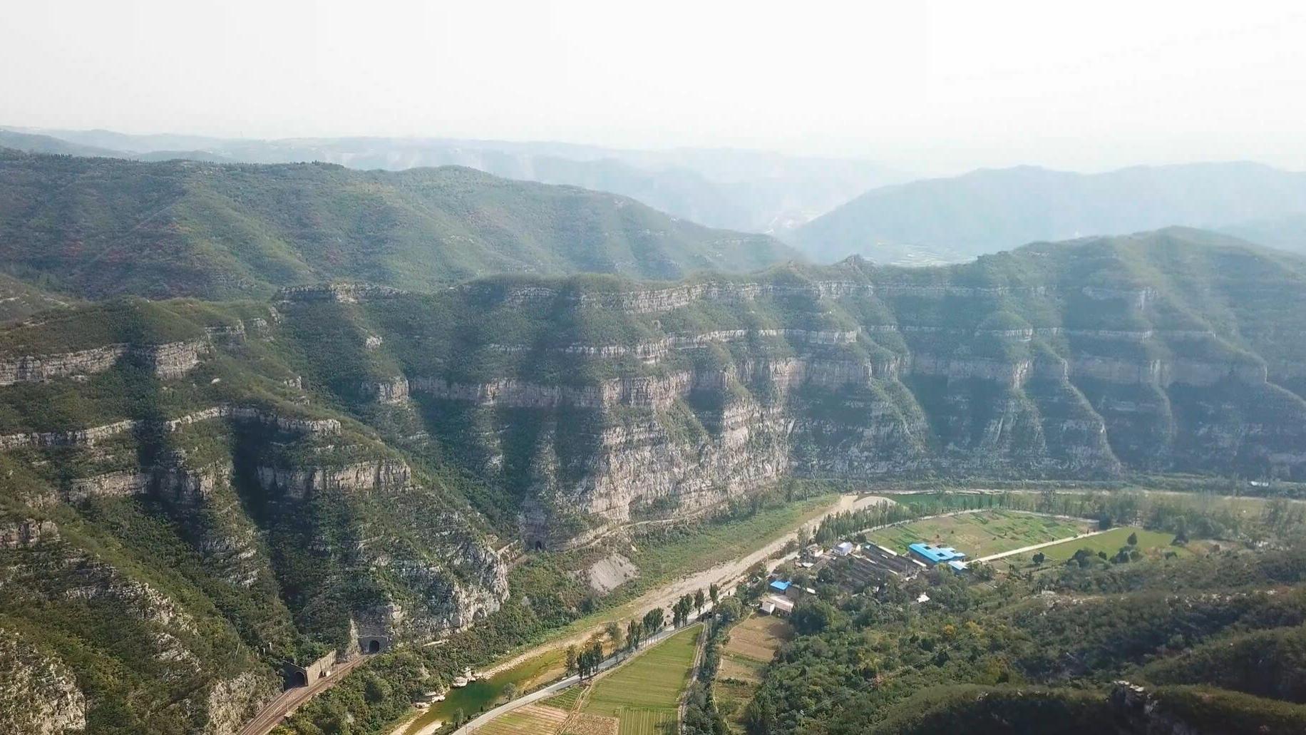巍巍八百里太行山，尽显巍峨气势